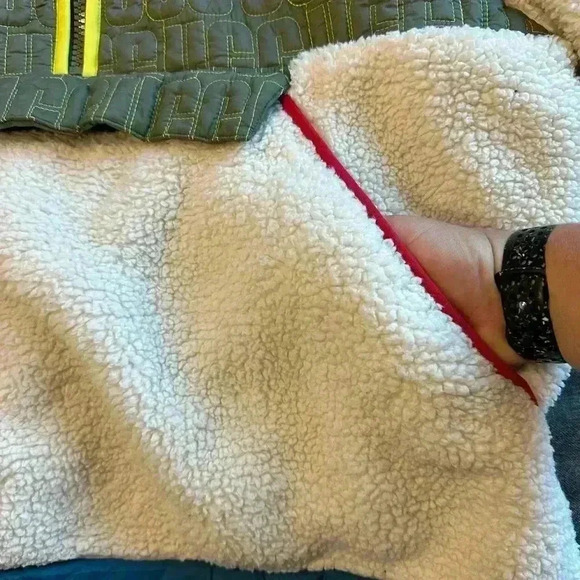 Ugg Iggy sherpa half zip pullover large green cream pockets hooded fur kangaroo - Picture 15 of 16